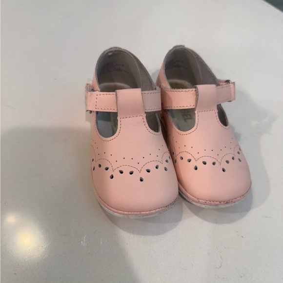 Pink leather Mary Jane’s toddler size 6 - Picture 2 of 5